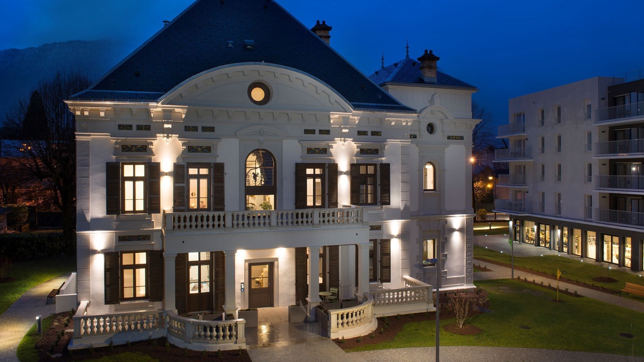 Photo of Buildings in Albertville