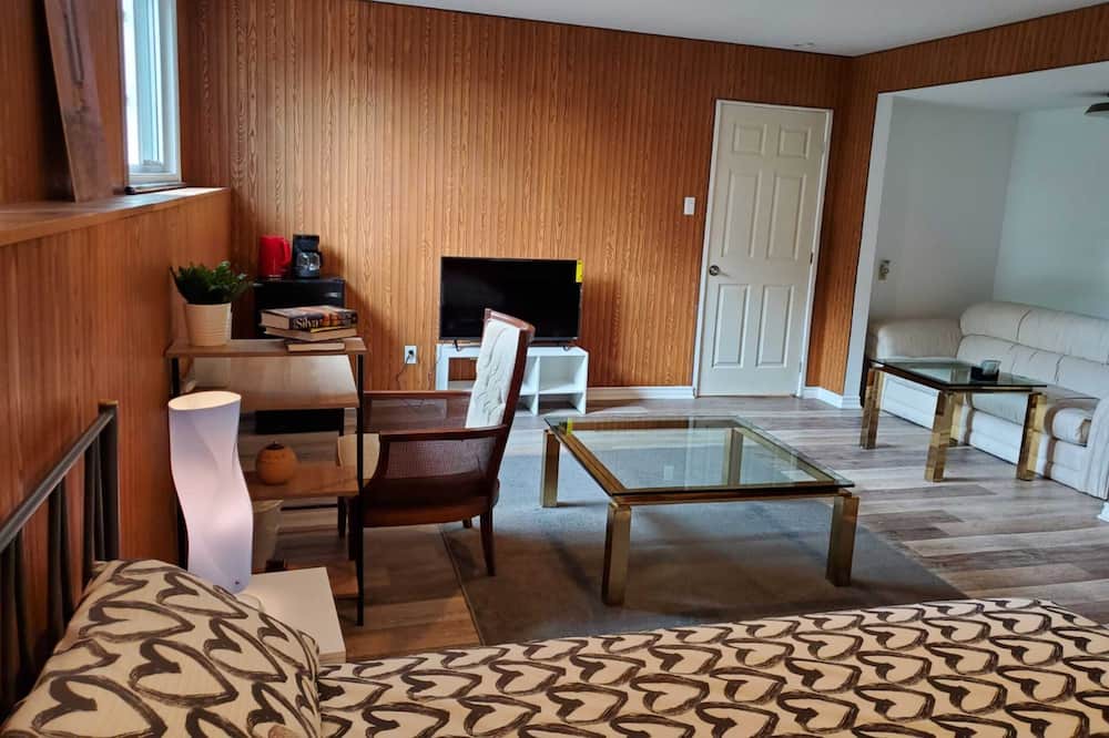 Photo of Bedroom in Aylmer