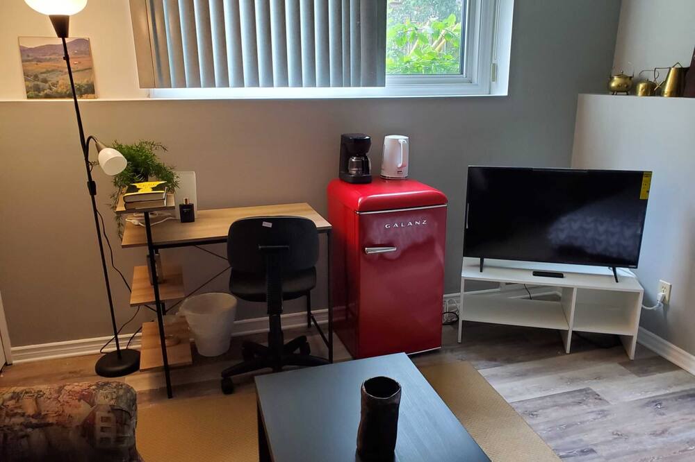Photo of Bedroom in Aylmer