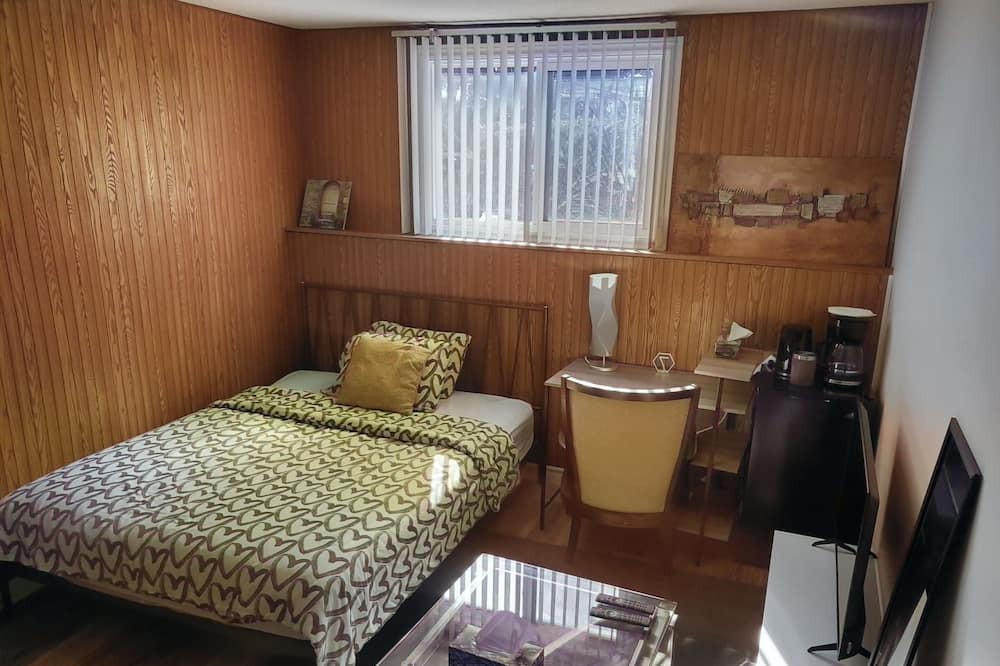 Photo of Bedroom in Aylmer