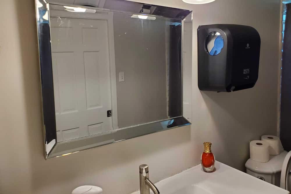 Photo of Bathroom in Aylmer
