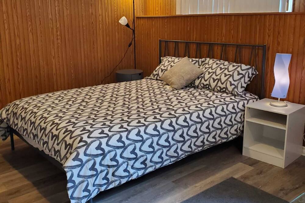 Photo of Bedroom in Aylmer