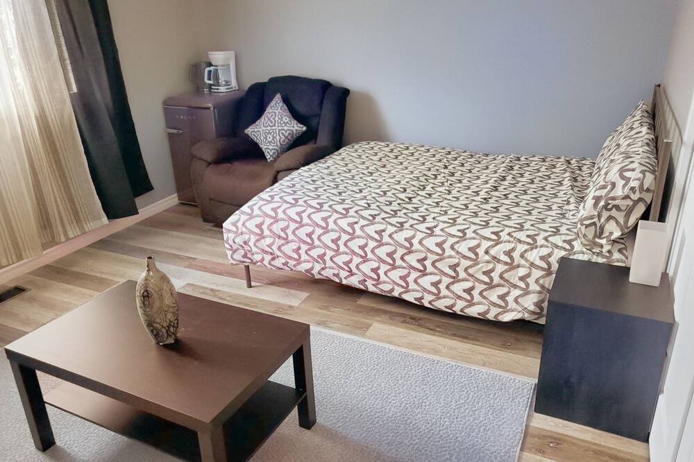 Photo of Bedroom in Aylmer