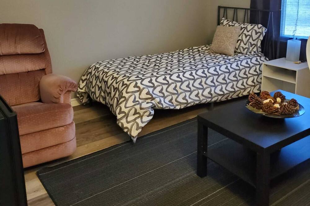 Photo of Bedroom in Aylmer