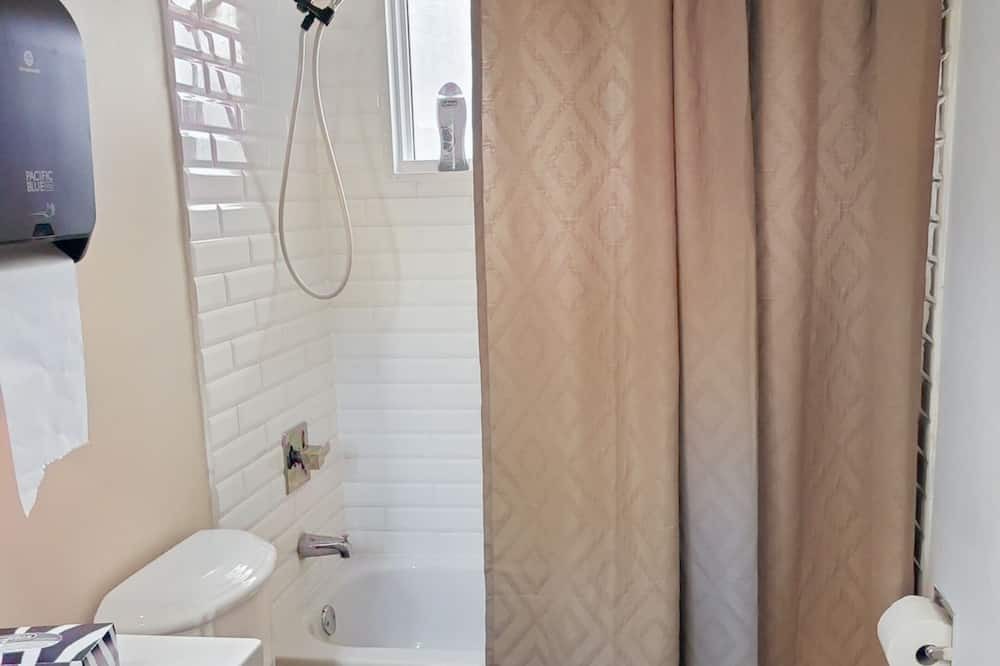 Photo of Bathroom in Aylmer