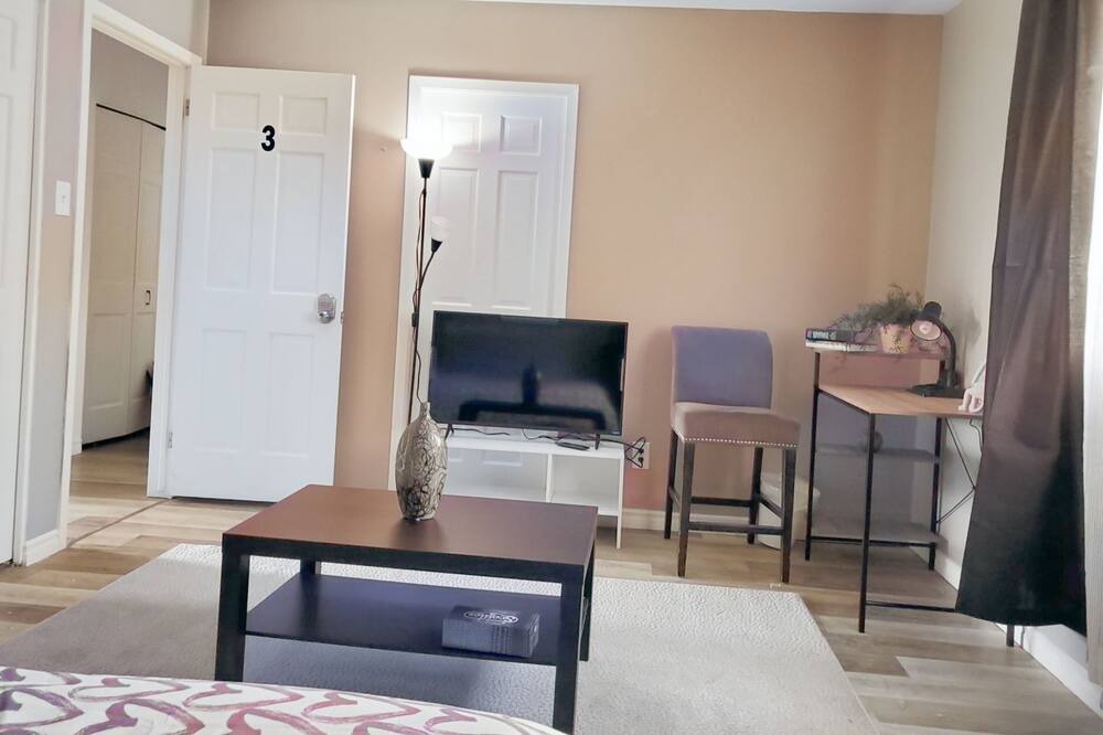 Photo of Bedroom in Aylmer