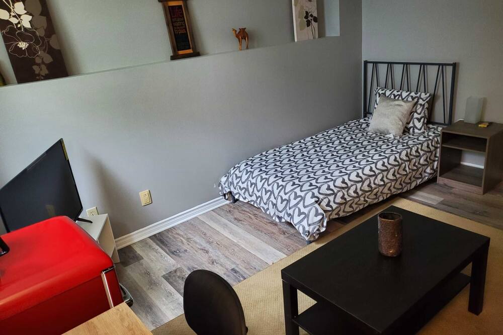 Photo of Bedroom in Aylmer