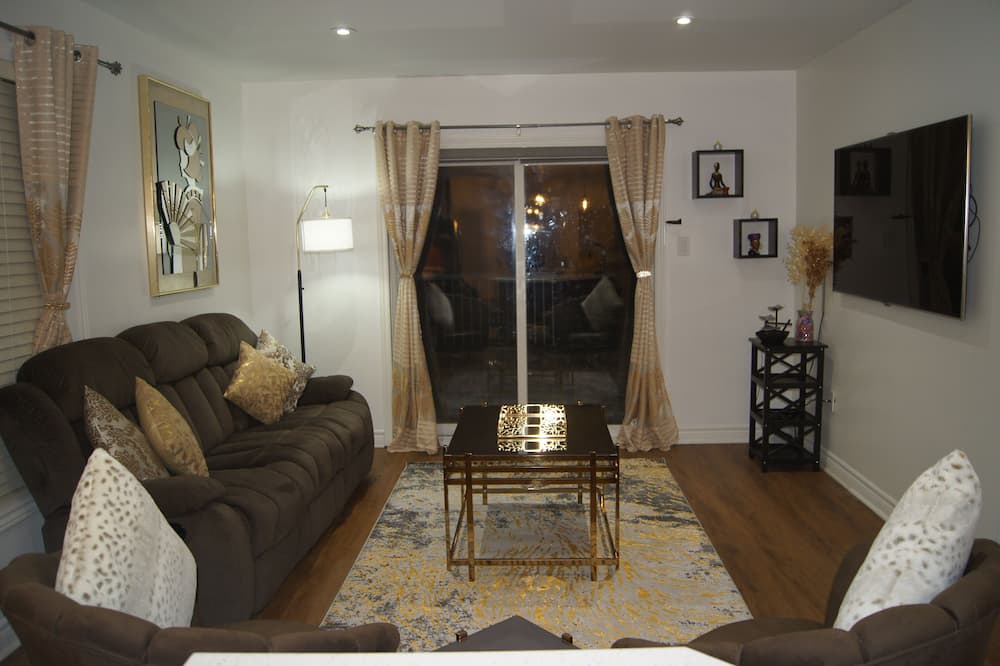 Photo of Livingroom in Wasaga Beach
