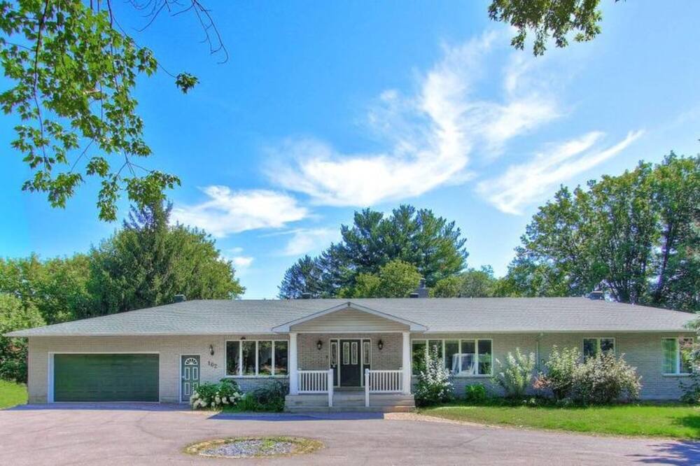 Photo of Outdoor in Aylmer