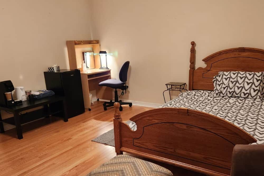 Photo of Bedroom in Aylmer