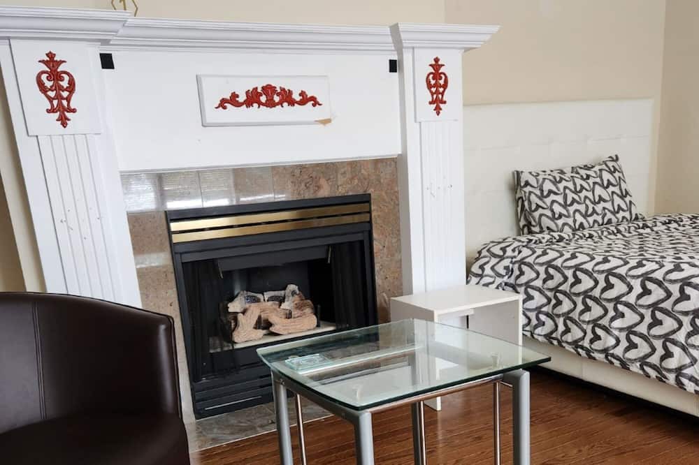 Photo of Bedroom in Aylmer