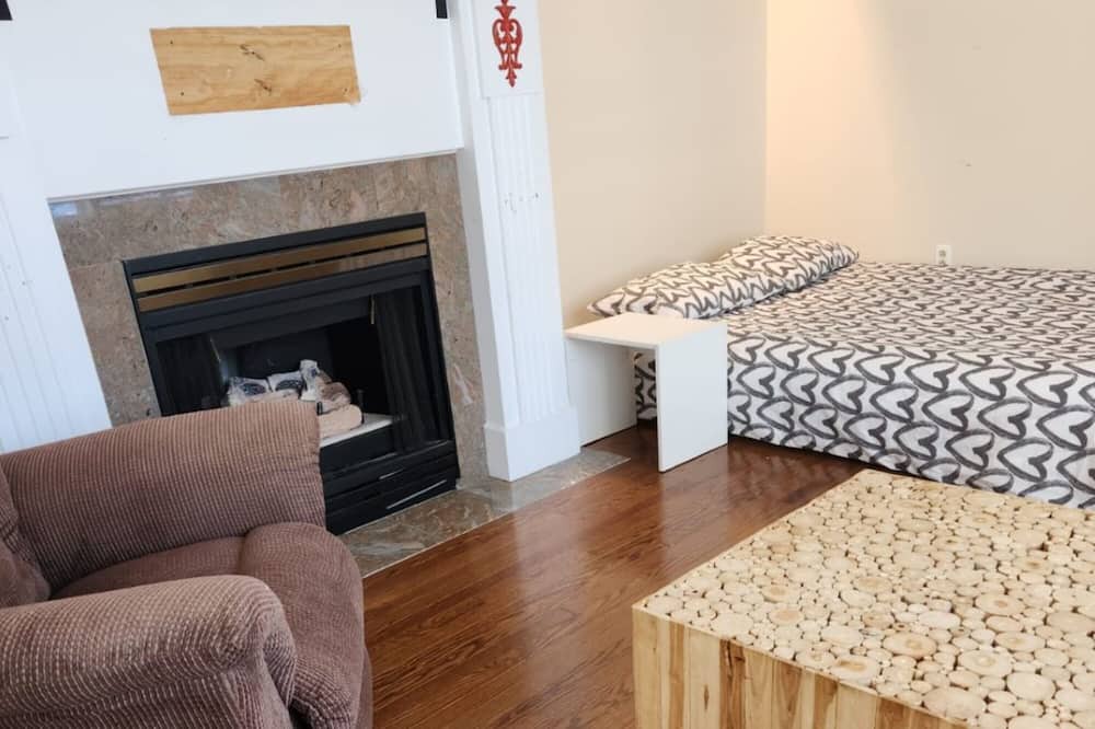 Photo of Bedroom in Aylmer