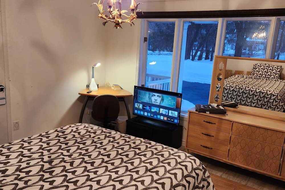 Photo of Bedroom in Aylmer