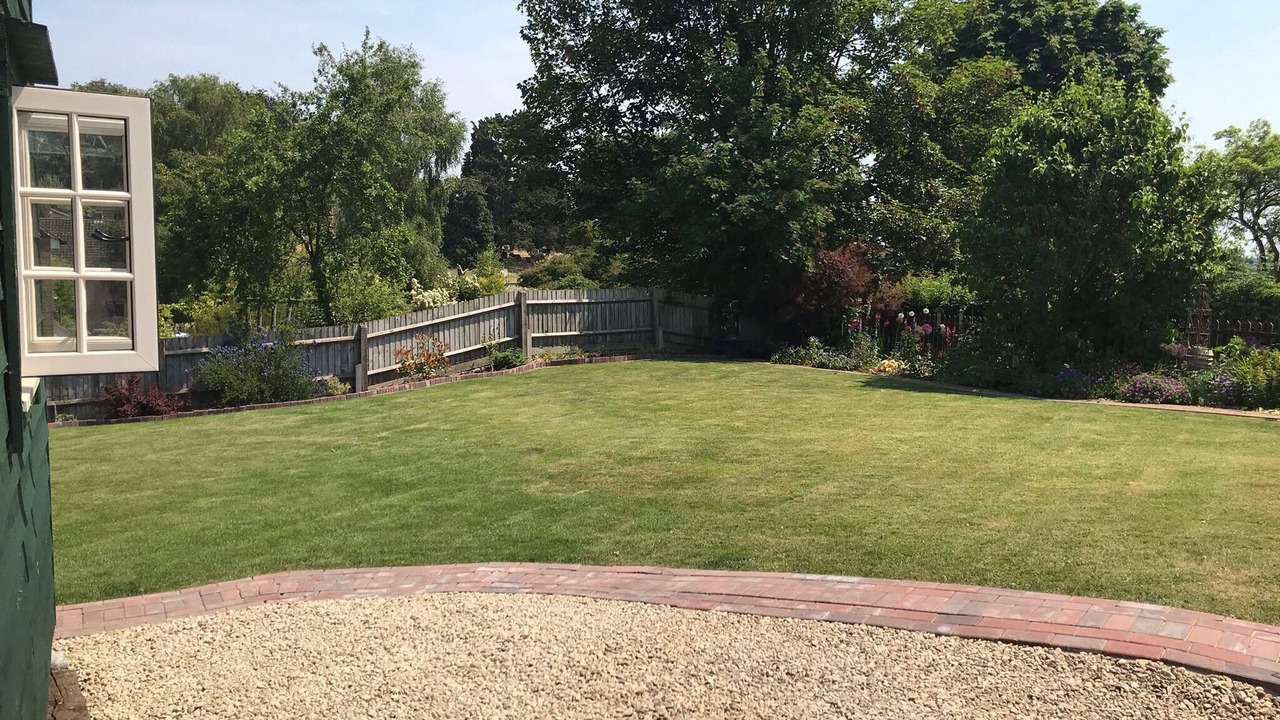 Photo of Outdoor in Weedon Lois