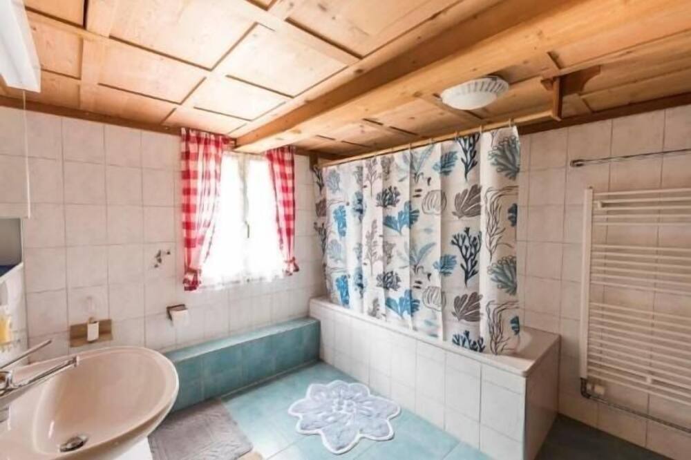 Photo of Bathroom in Lungern