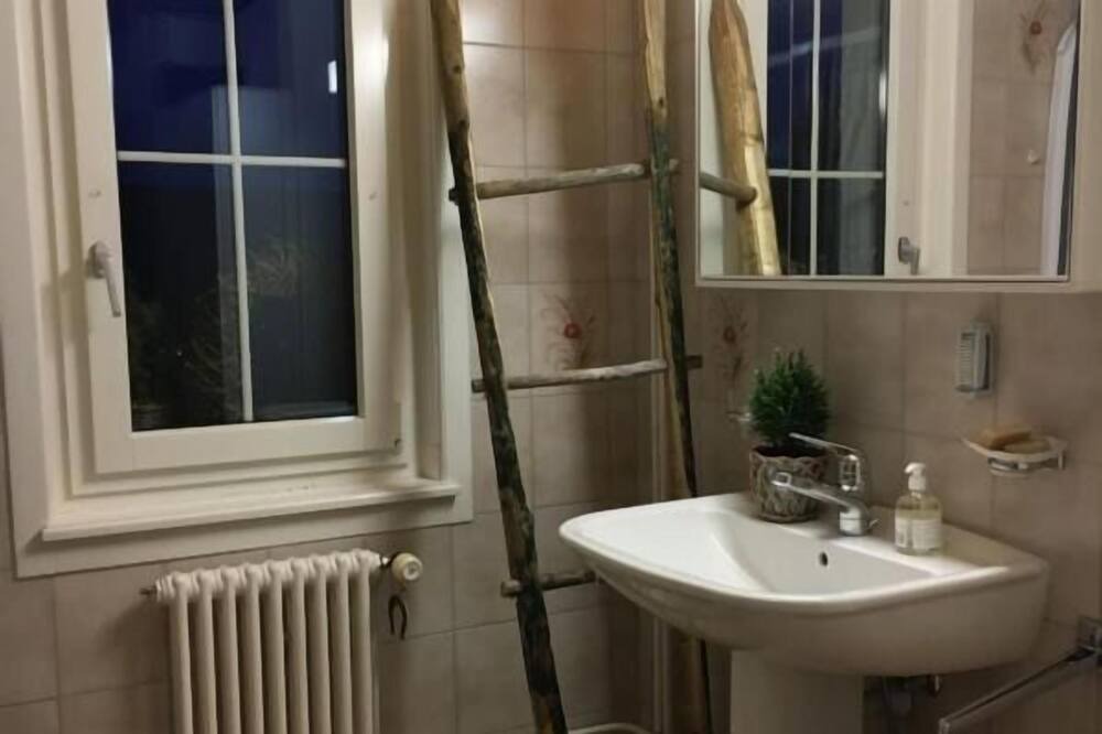 Photo of Bathroom in Schneisingen