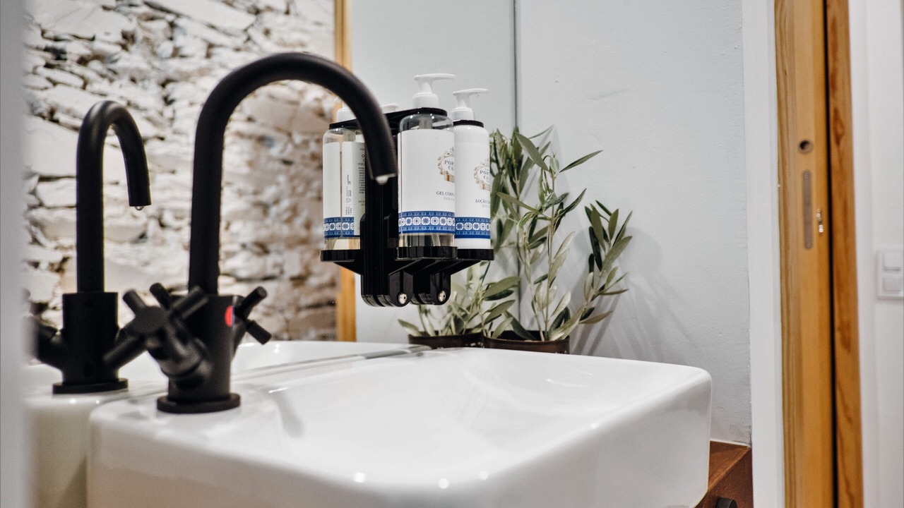 Photo of Bathroom in Provesende
