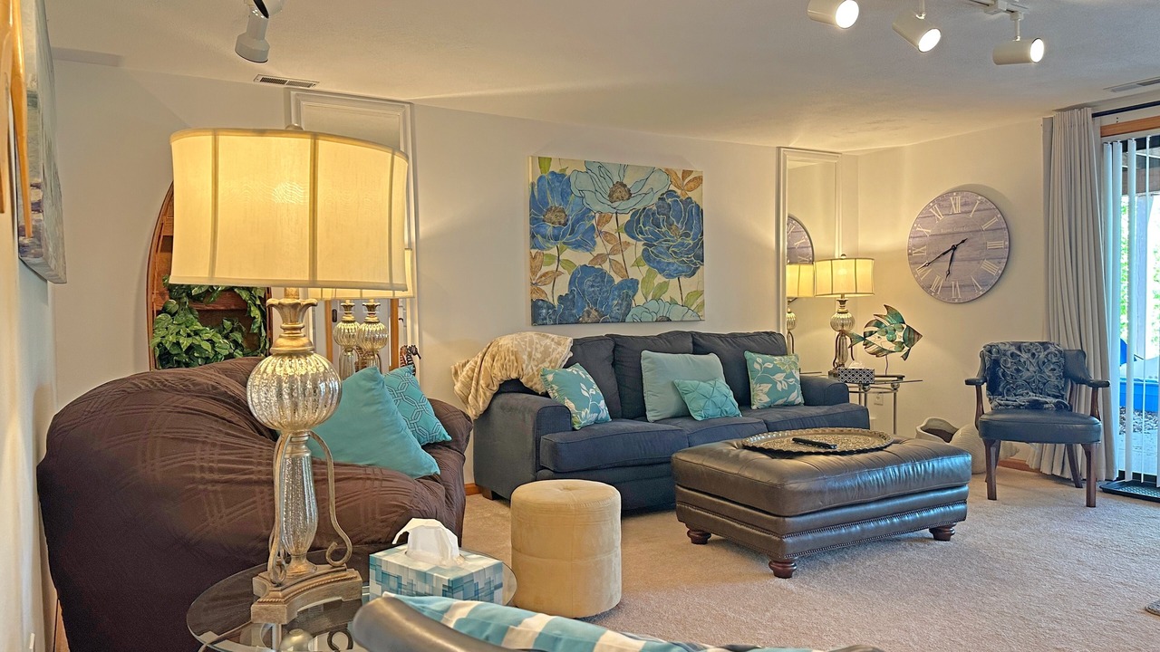Photo of Livingroom in Fenton