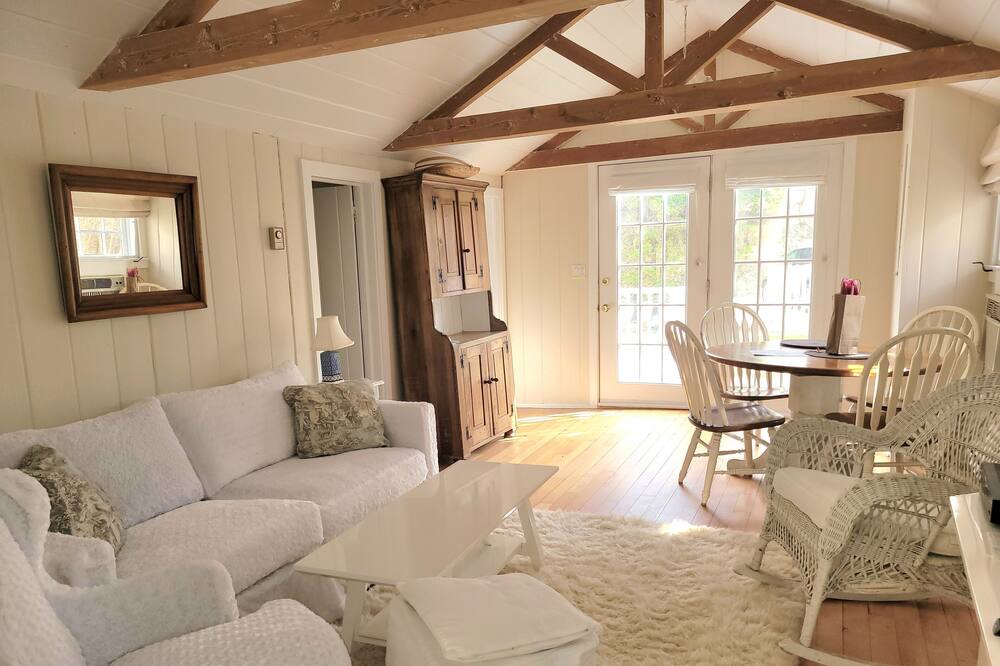 Photo of Livingroom in Wainscott