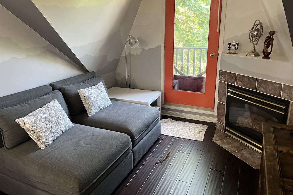 Photo of Livingroom in Cabbagetown