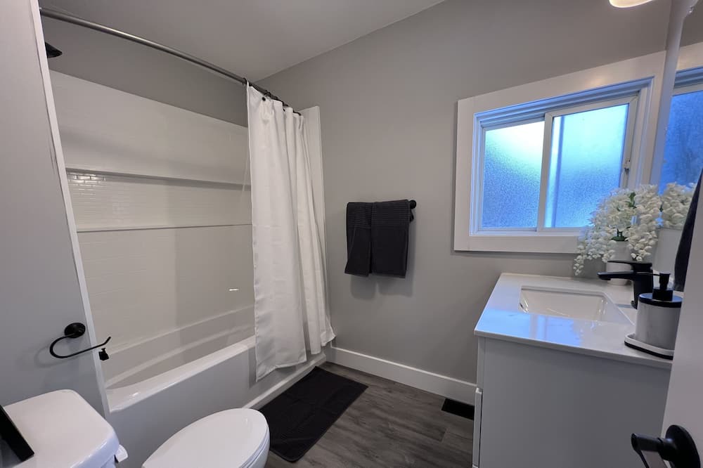 Photo of Bathroom in Armour