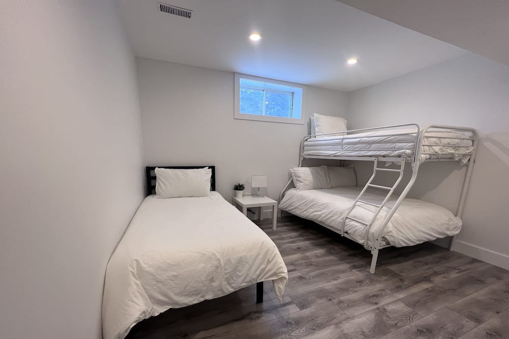 Photo of Bedroom in Armour