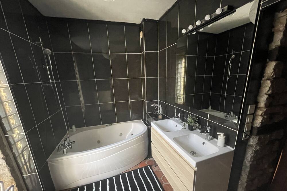 Photo of Bathroom in Ecutigny