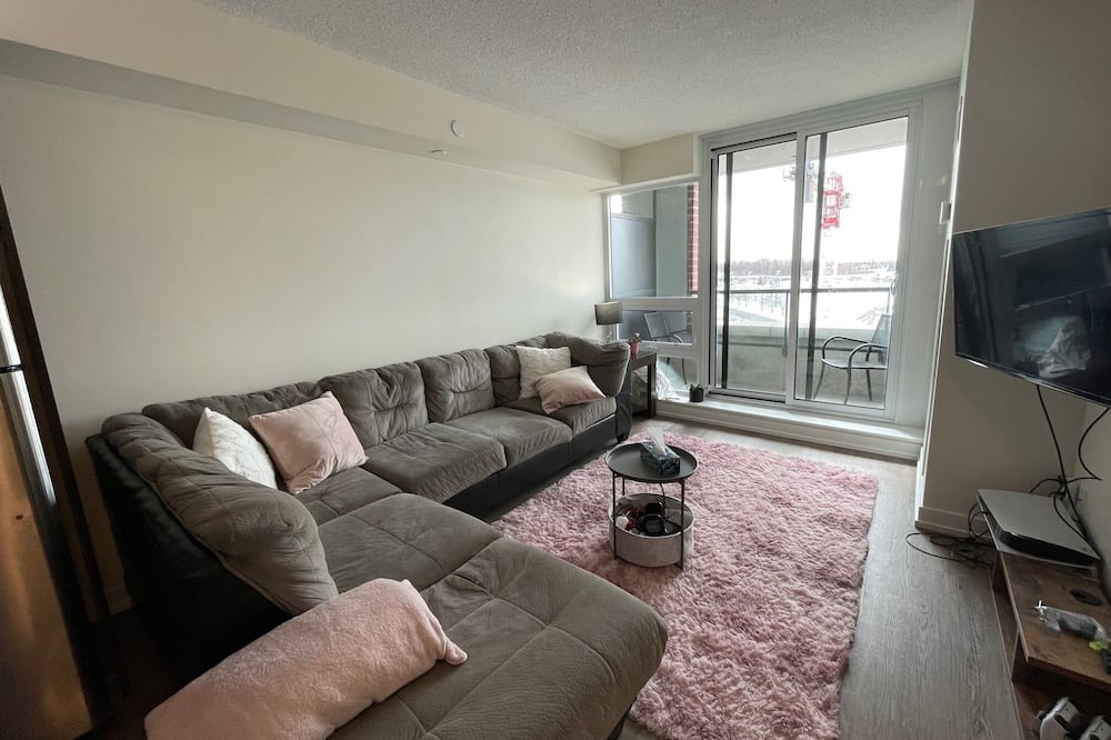 Photo of Livingroom in Ajax