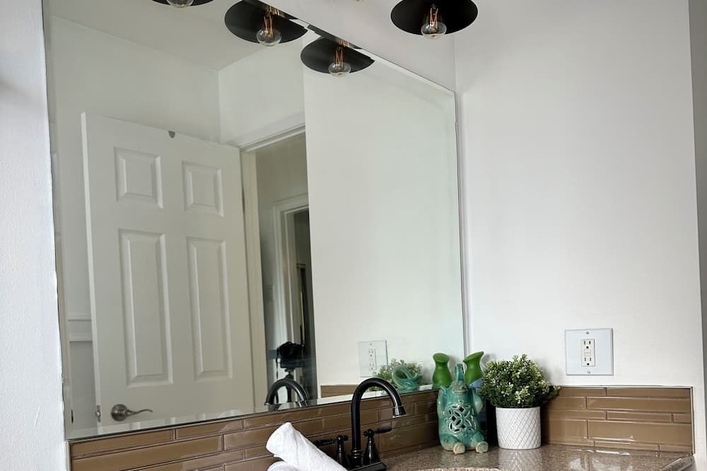 Photo of Bathroom in Leduc