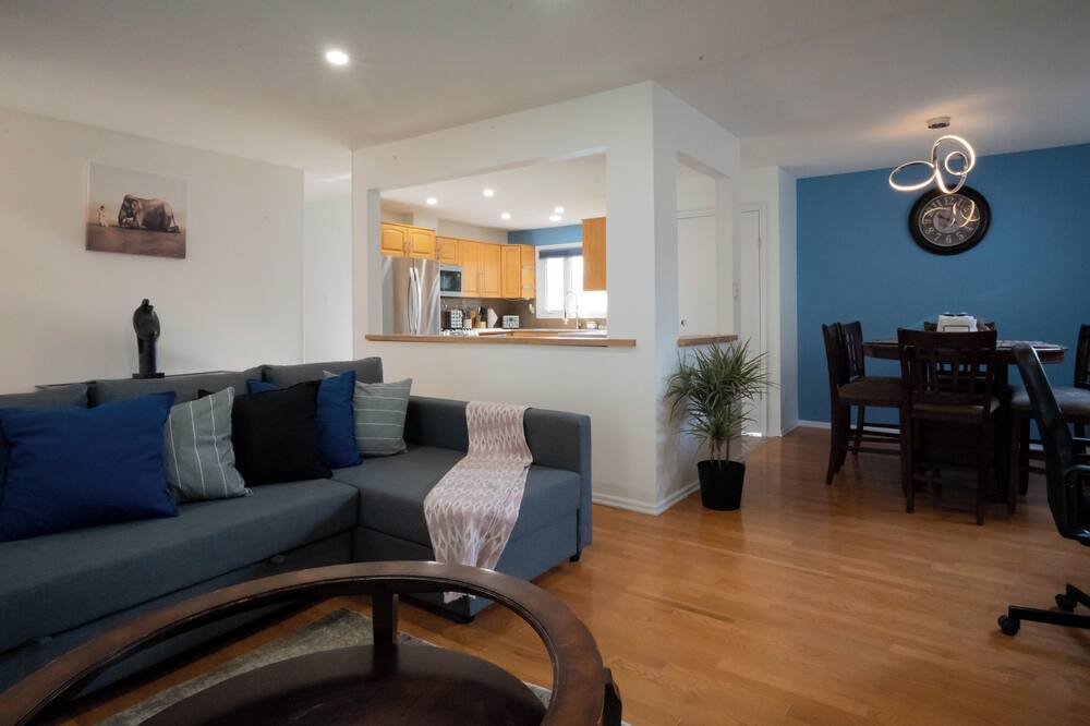 Photo of Livingroom in Leduc