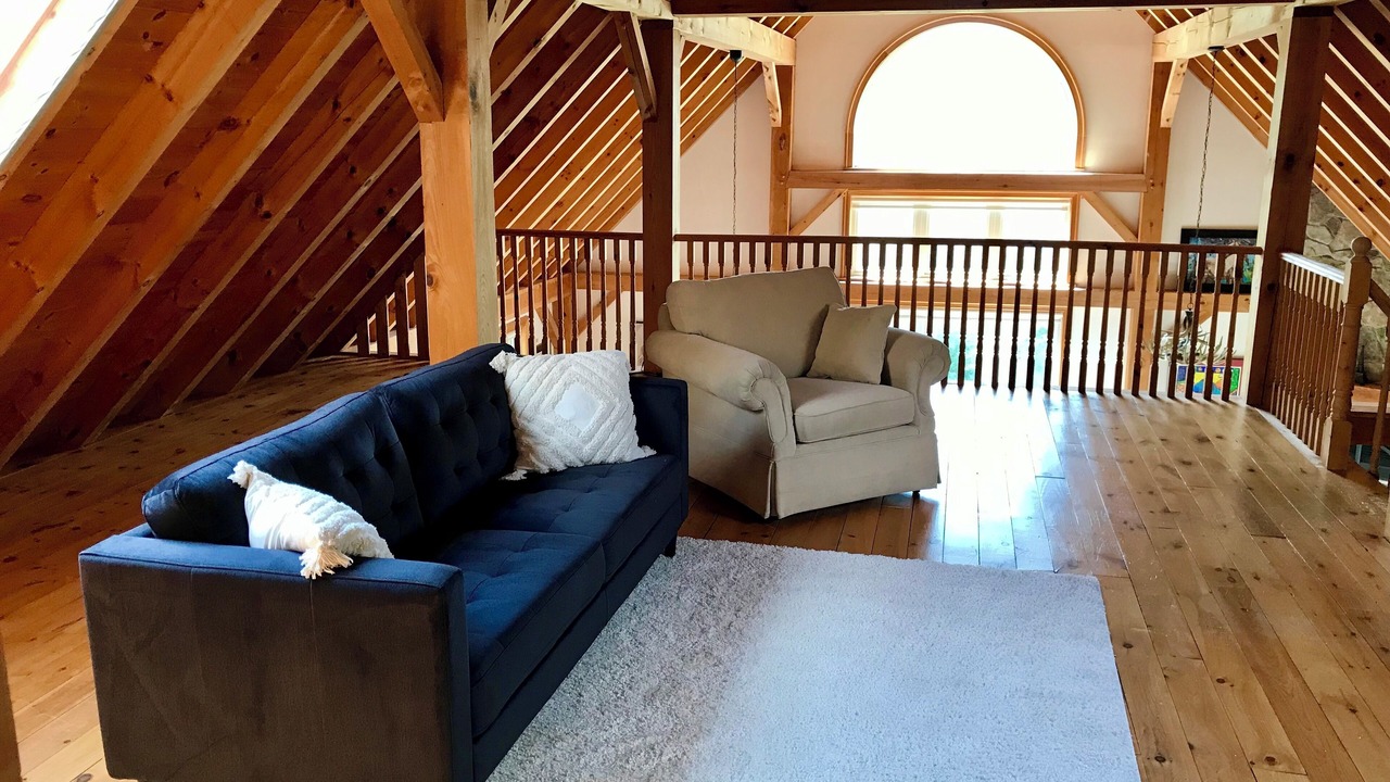 Photo of Livingroom in Mono
