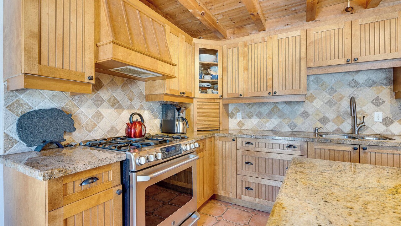 Photo of Kitchen in Mono