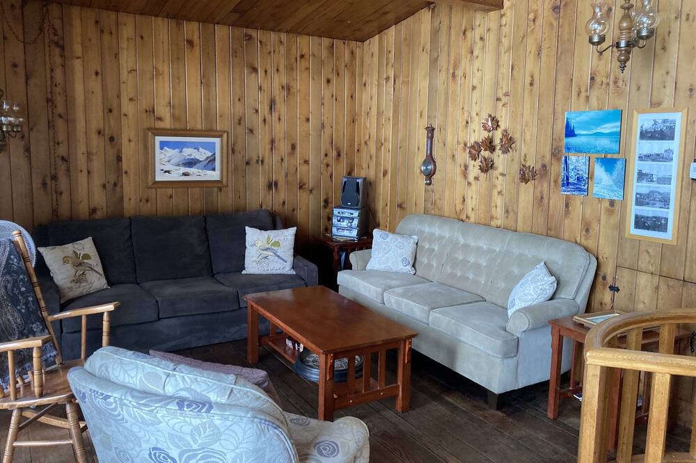 Photo of Livingroom in Utterson