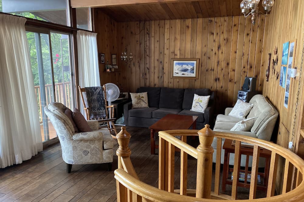 Photo of Livingroom in Utterson