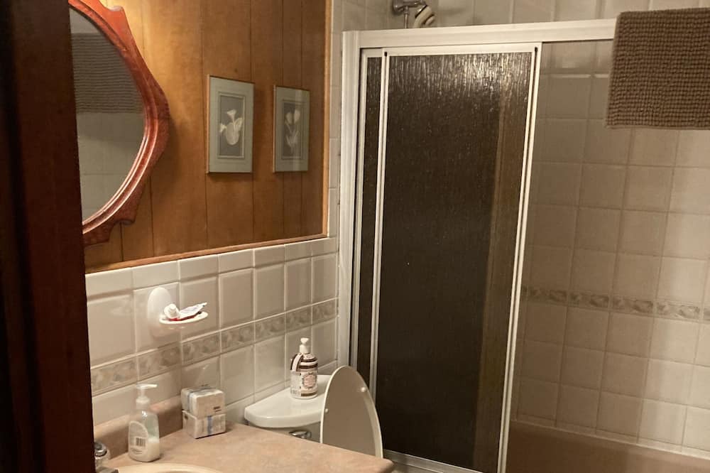 Photo of Bathroom in Utterson