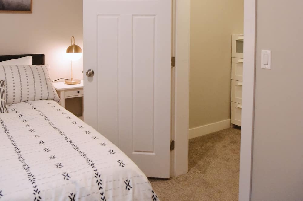 Photo of Bedroom in Lower Sumas Mountain