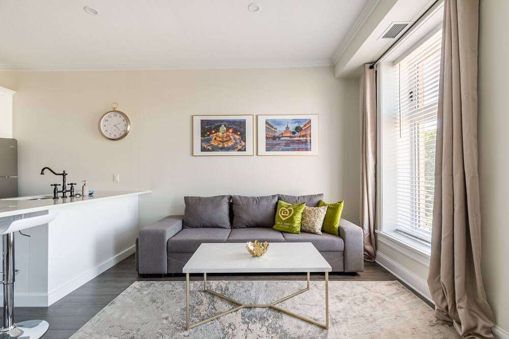 Photo of Livingroom in Smiths Falls