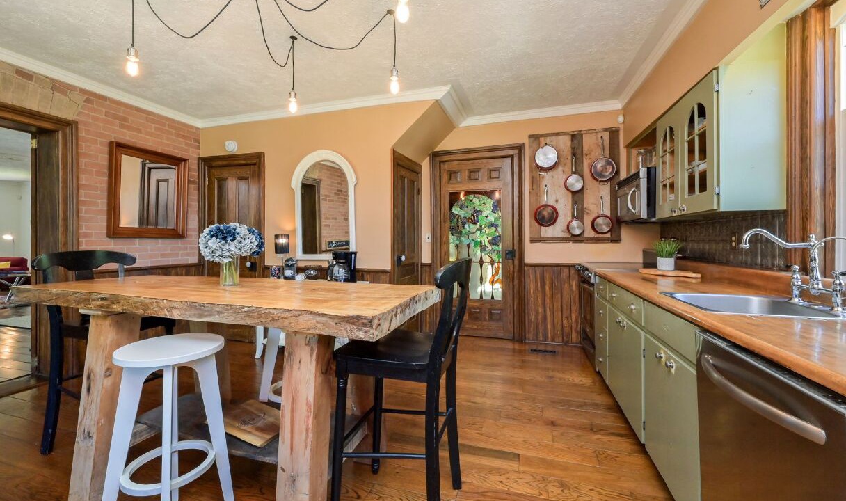 Photo of Kitchen in Mono