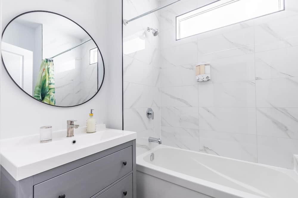 Photo of Bathroom in Beasley
