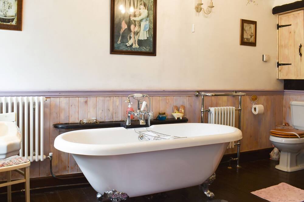 Photo of Bathroom in Hunspow