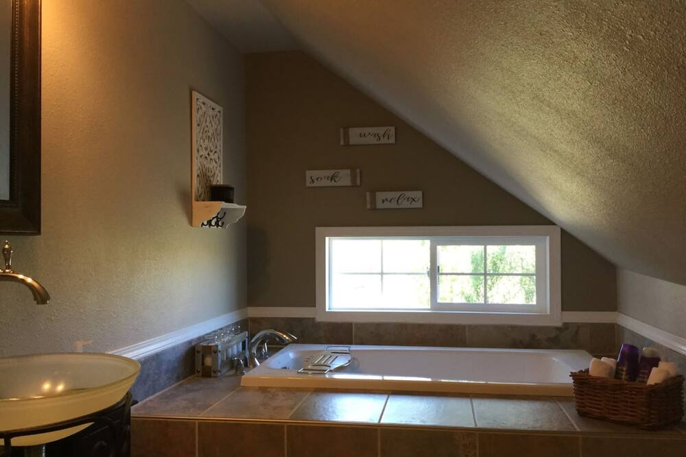 Photo of Bathroom in Weippe