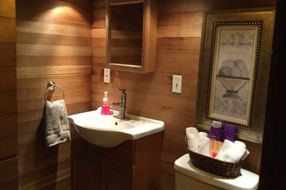 Photo of Bathroom in Weippe