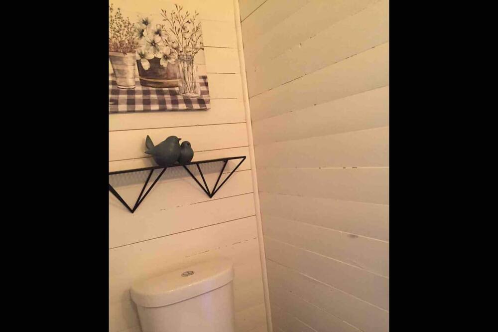 Photo of Bathroom in Weippe