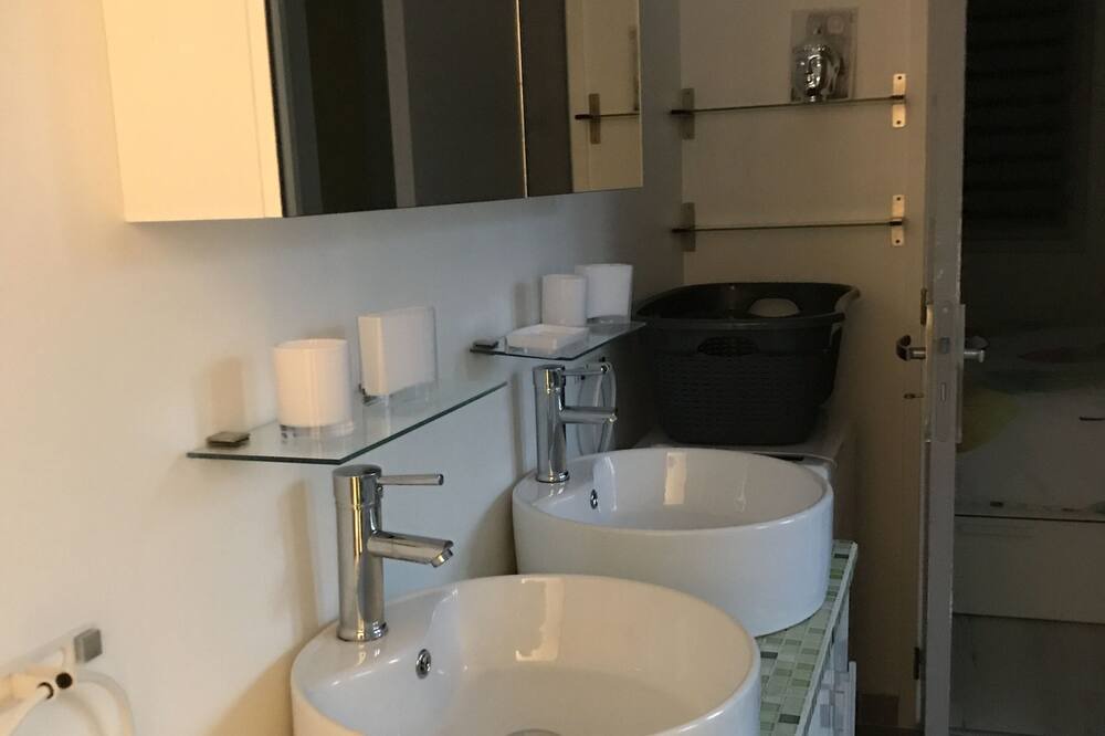 Photo of Bathroom in Embrun