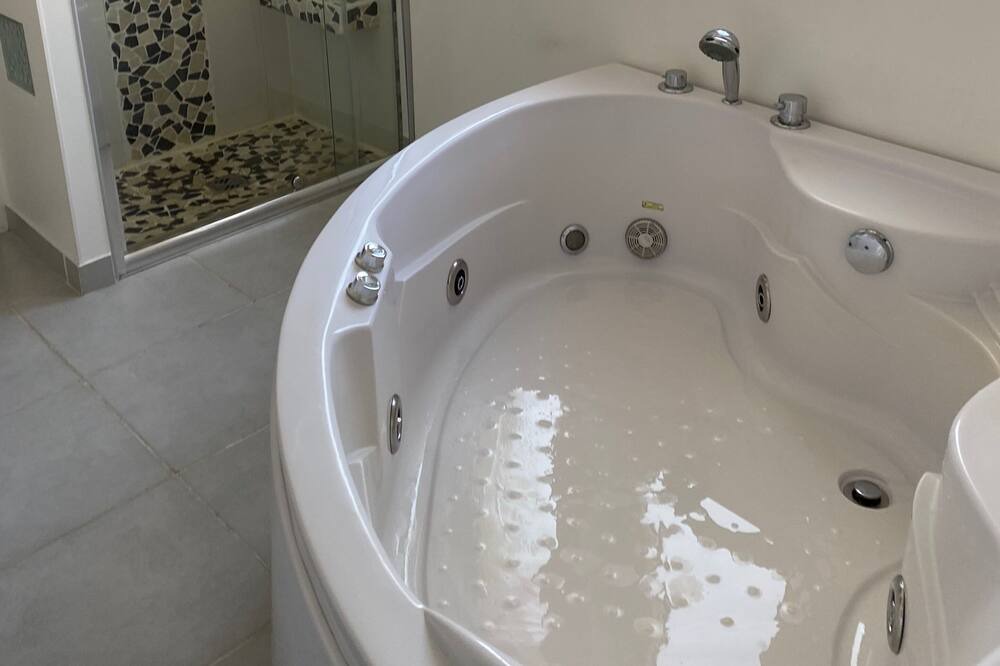 Photo of Bathroom in Embrun
