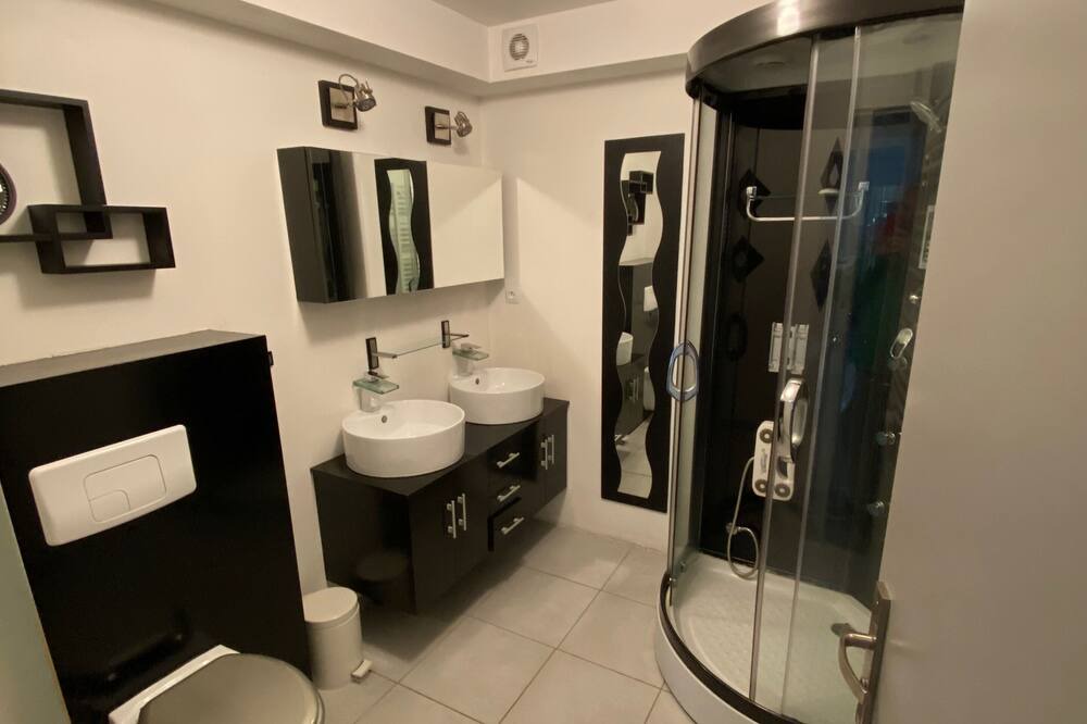 Photo of Bathroom in Embrun