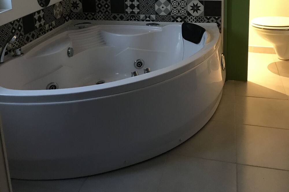 Photo of Bathroom in Embrun