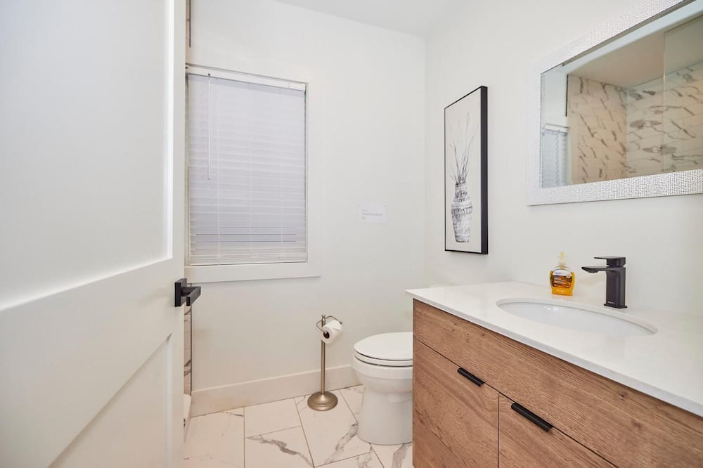 Photo of Bathroom in Niagara Falls