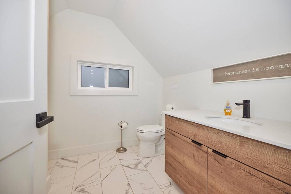 Photo of Bathroom in Niagara Falls