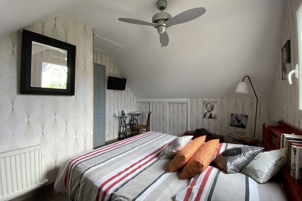 Photo of Bedroom in Larmor-Baden